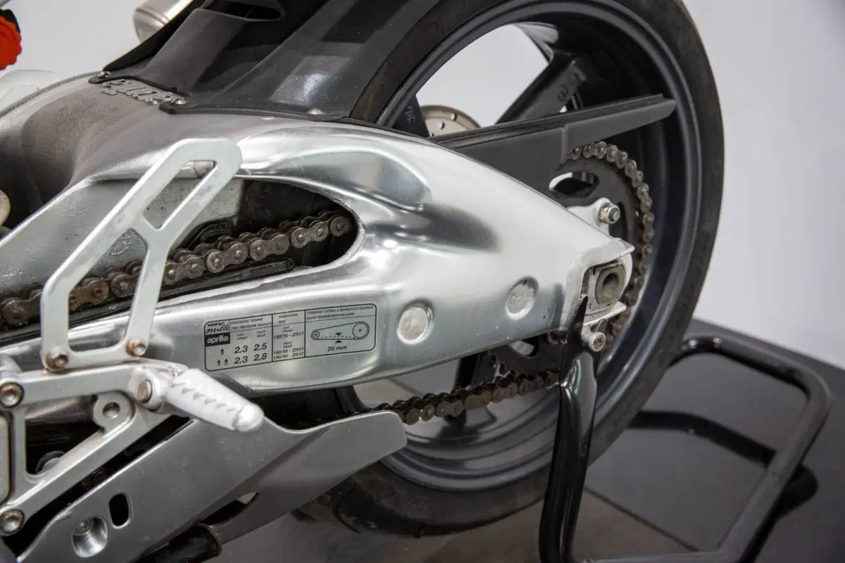 Aprilia RSV 1000 (1998 - 99) (19)