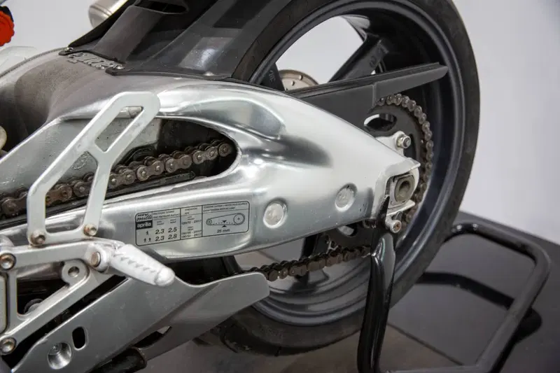 Aprilia RSV 1000 (1998 - 99) (19)