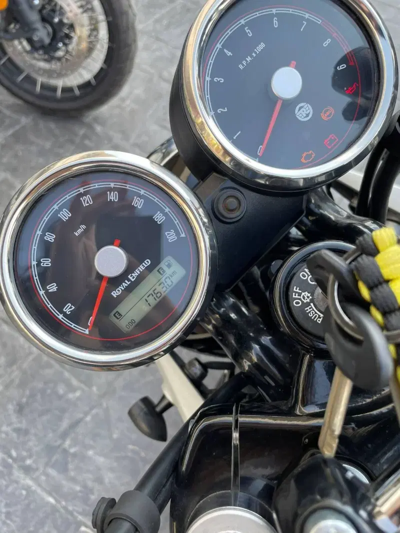 Royal Enfield Interceptor 650 (2021 - 26) (3)