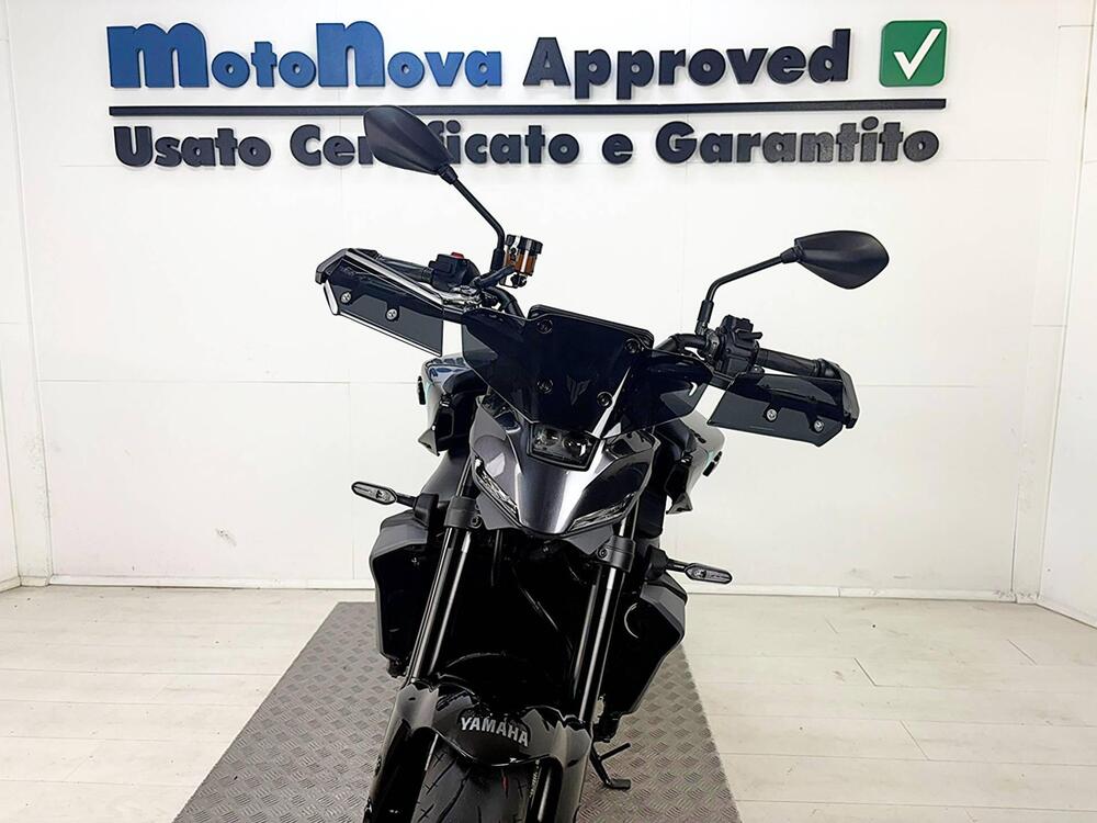 Yamaha MT-09 Y-AMT (2024 - 25) (2)