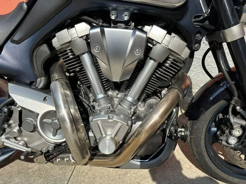 Yamaha MT-01 (2005- 11) (4)