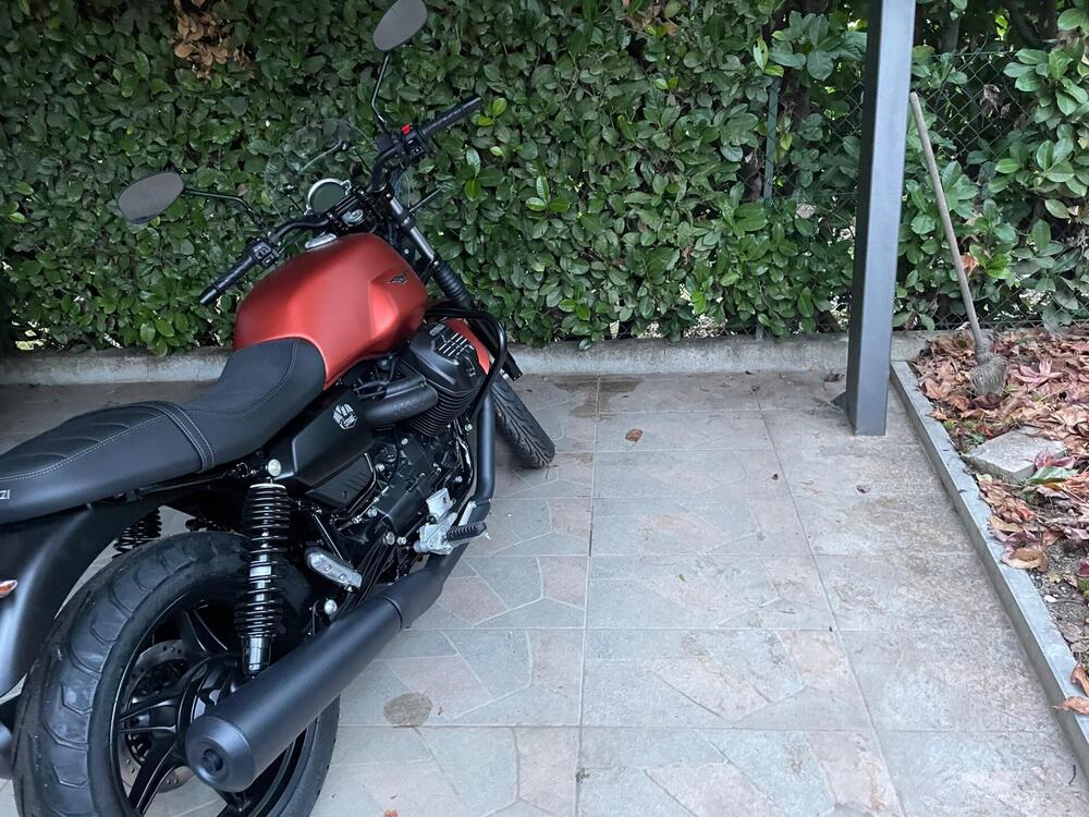 Moto Guzzi V7 Stone (2021 - 24) (5)