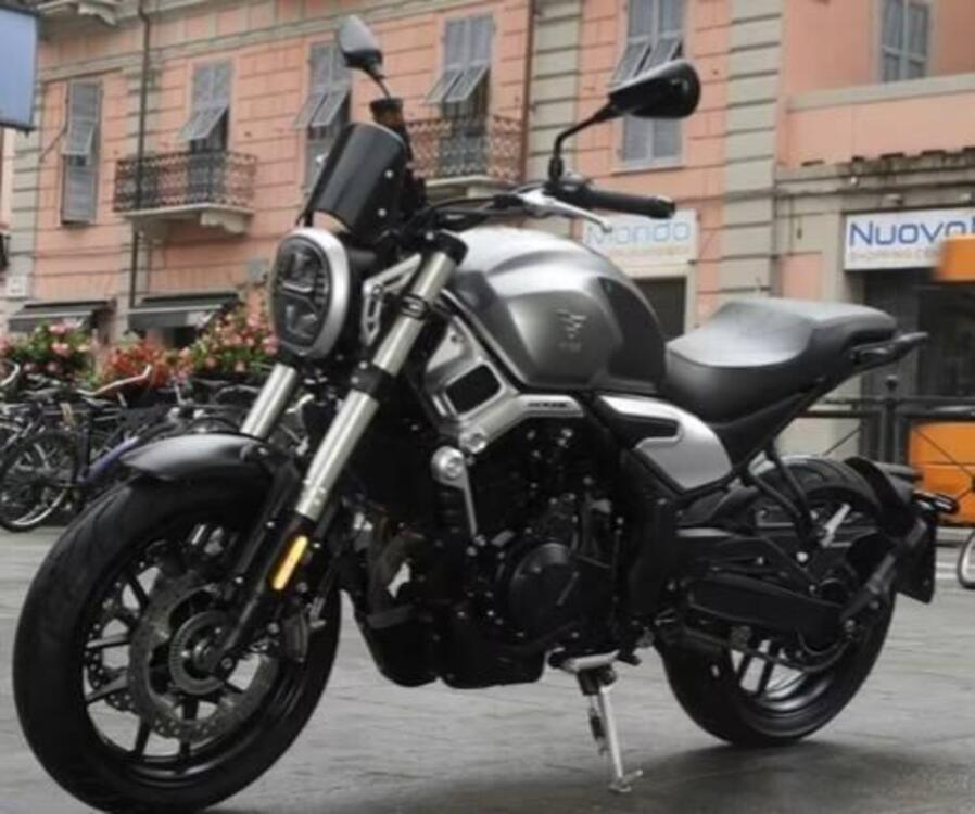 Voge Trofeo 500AC (2022 - 25) (3)