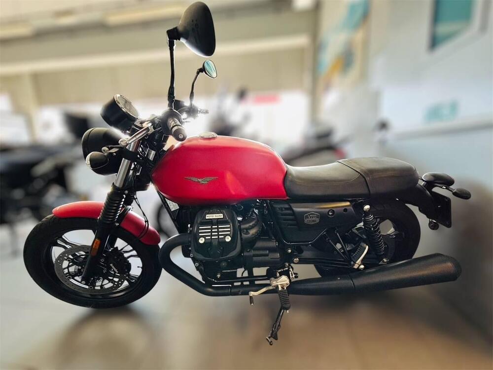Moto Guzzi V7 III Stone (2017 - 20) (4)