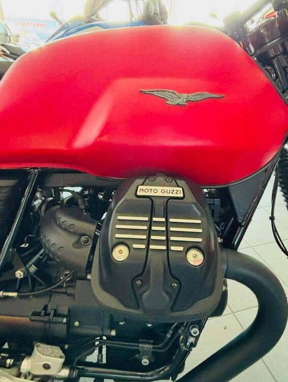 Moto Guzzi V7 III Stone (2017 - 20) (3)