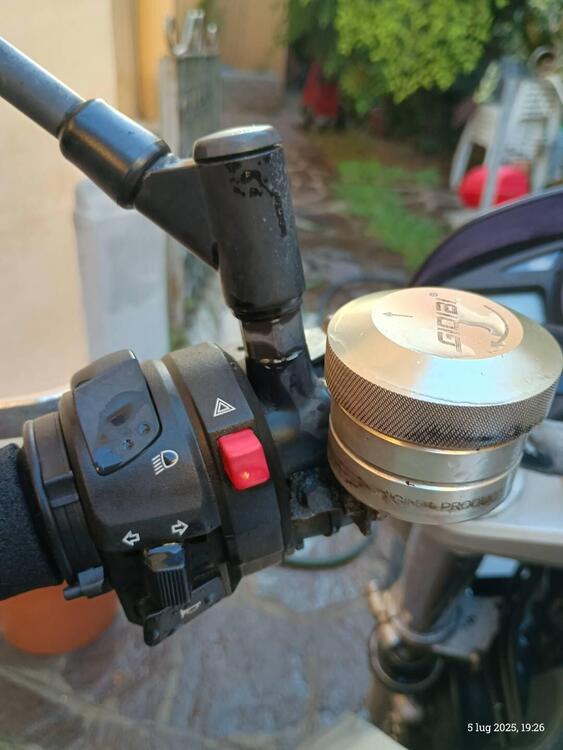 Suzuki GSR 600 (2006 - 11) (2)