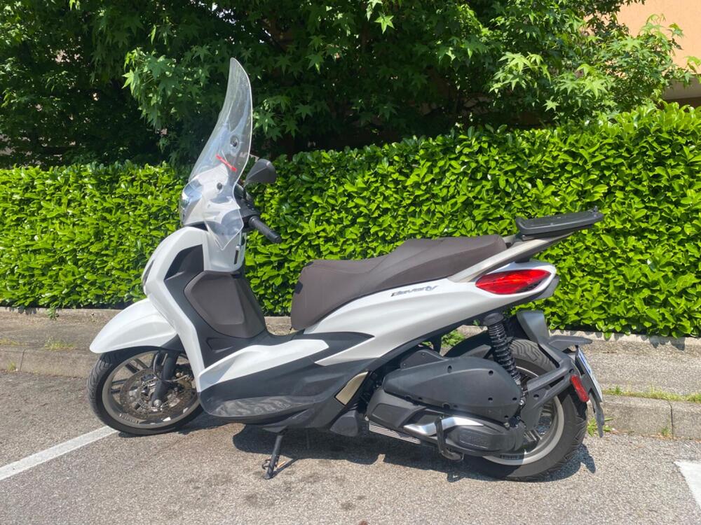 Piaggio Beverly 300 ABS-ASR (2021 - 25) (2)