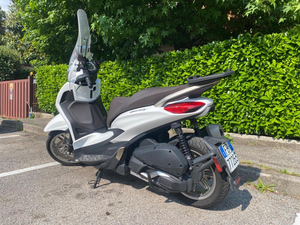 Piaggio Beverly 300 ABS-ASR (2021 - 25) (3)