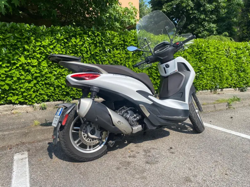 Piaggio Beverly 300 ABS-ASR (2021 - 25) (5)