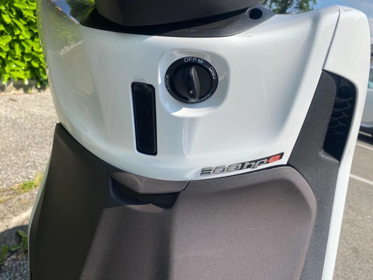 Piaggio Beverly 300 ABS-ASR (2021 - 25) (10)