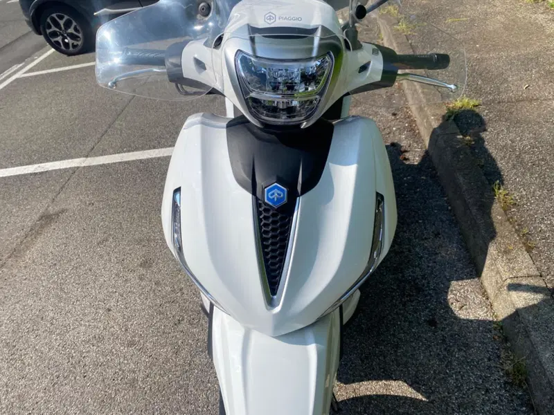 Piaggio Beverly 300 ABS-ASR (2021 - 25) (11)