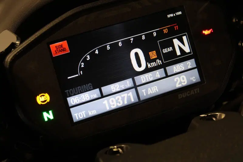 Ducati Monster 1200 R (2016 - 19) (7)