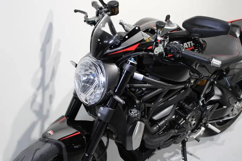 Ducati Monster 1200 R (2016 - 19) (11)