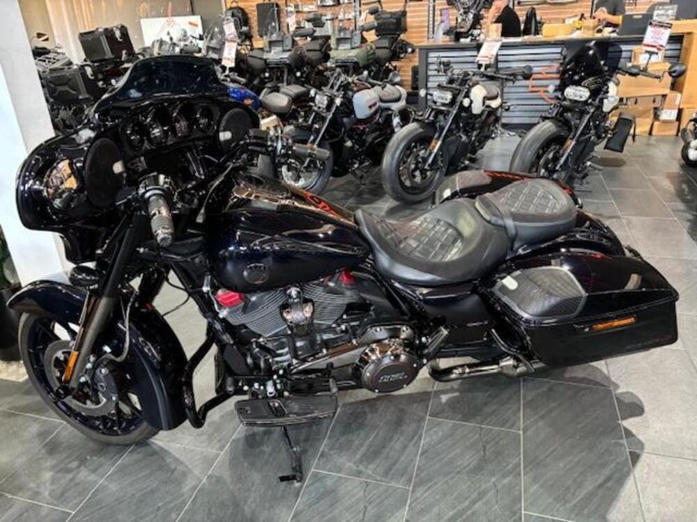 Harley-Davidson 117 Street Glide (2022) - FLHXSE (4)