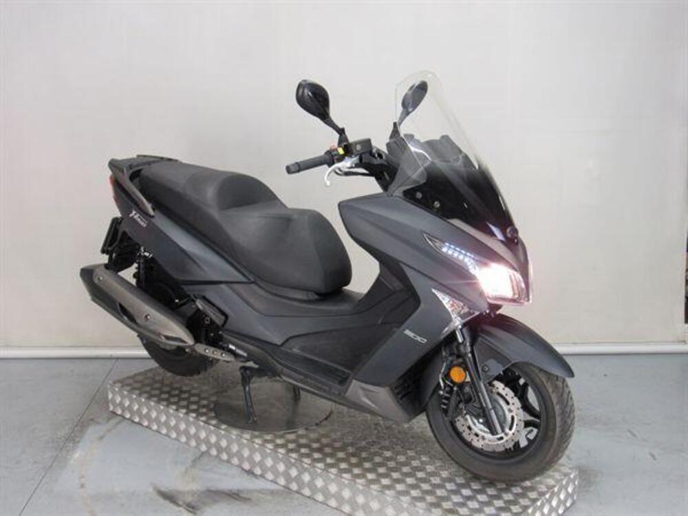 Kymco X-Town 300i ABS (2016 - 20) (2)