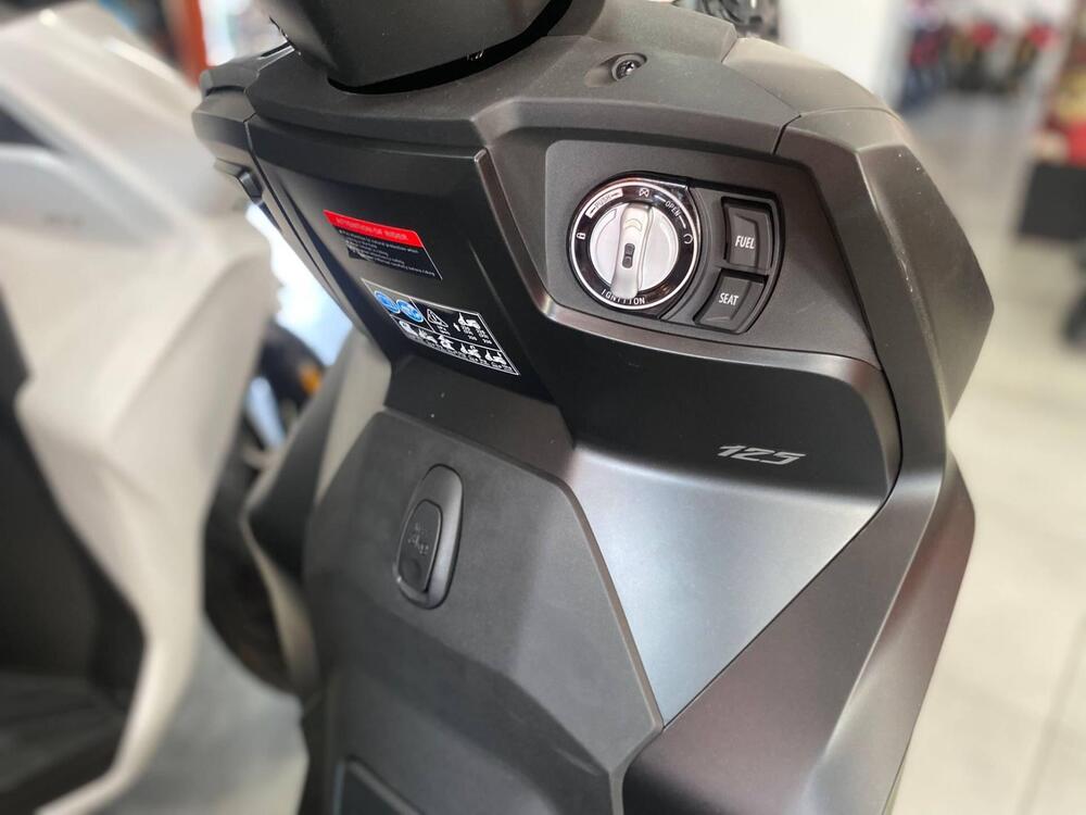 Voge Sfida SR16 125 (2025) (3)