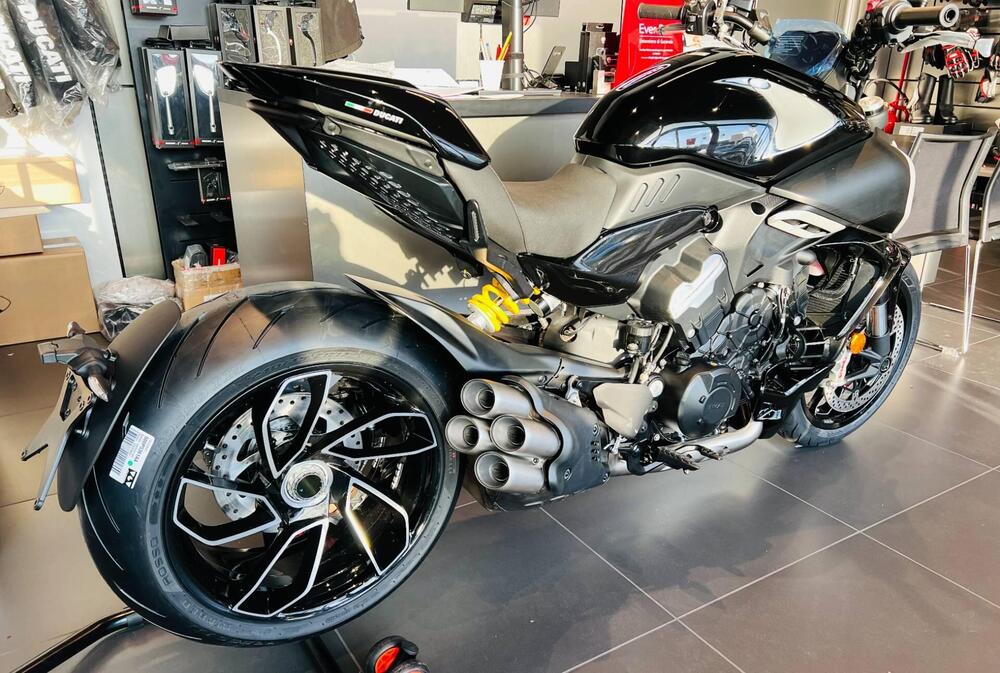 Ducati Diavel V4 (2023 - 25) (2)
