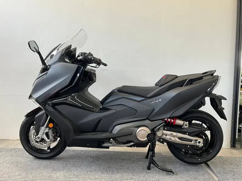 Kymco AK 575 Premium (2025 - 26) (2)
