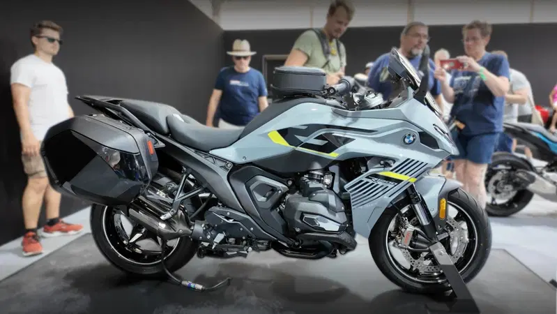 BMW R 1300 RS 2026: la sport tourer vista dal vivo ai Motorrad Days [VIDEO]