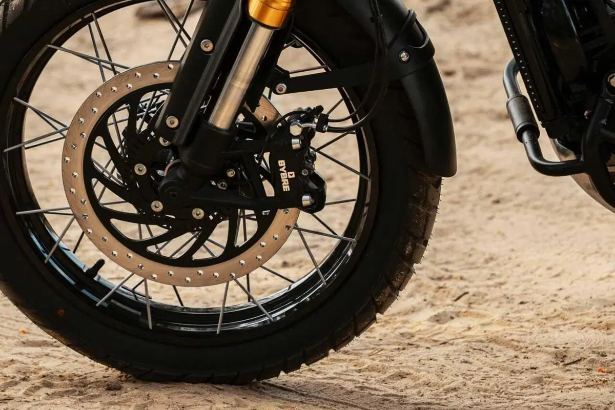 Arriva la Triumph Scrambler 400 XC: ruote a raggi e vocazione off-road [GALLERY] (5)