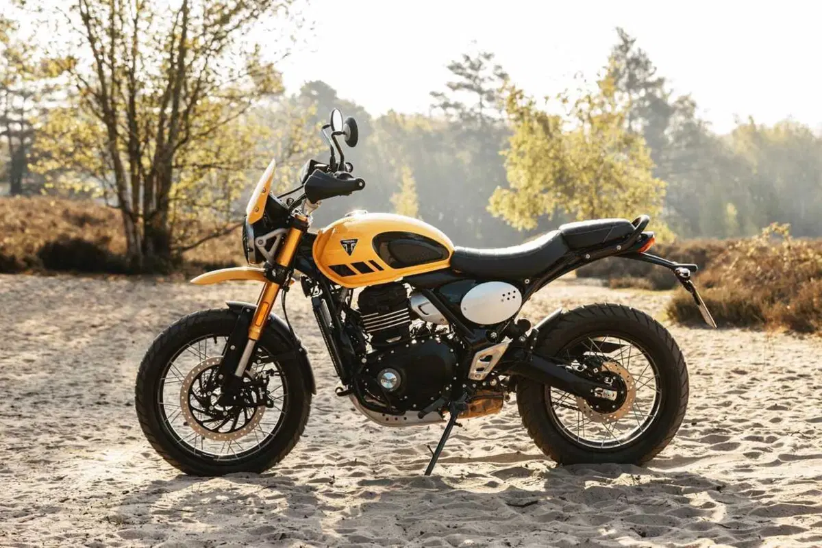 Arriva la Triumph Scrambler 400 XC: ruote a raggi e vocazione off-road [GALLERY] (8)