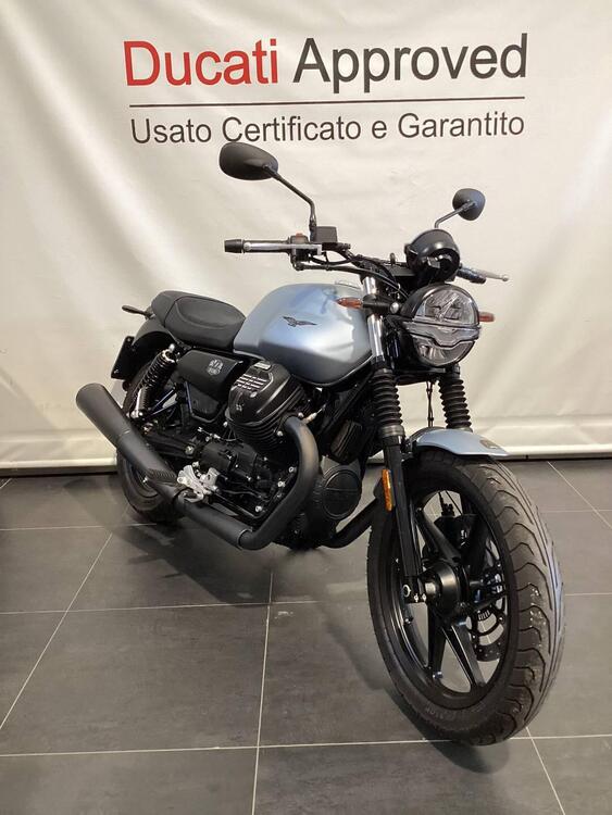 Moto Guzzi V7 Stone (2021 - 24) (2)