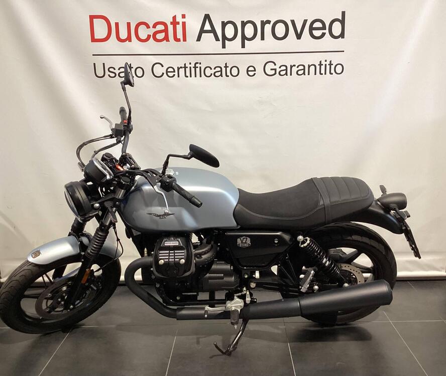 Moto Guzzi V7 Stone (2021 - 24) (3)