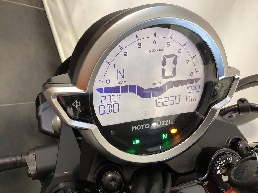 Moto Guzzi V7 Stone (2021 - 24) (5)