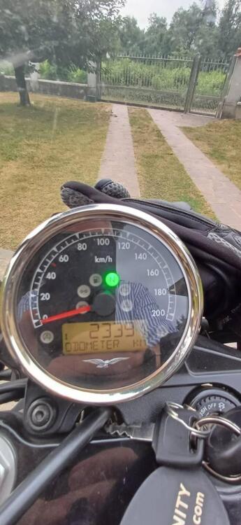 Moto Guzzi V7 III Stone (2017 - 20) (4)