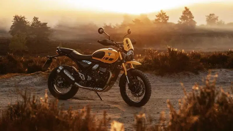 Arriva la Triumph Scrambler 400 XC: ruote a raggi e vocazione off-road [GALLERY]