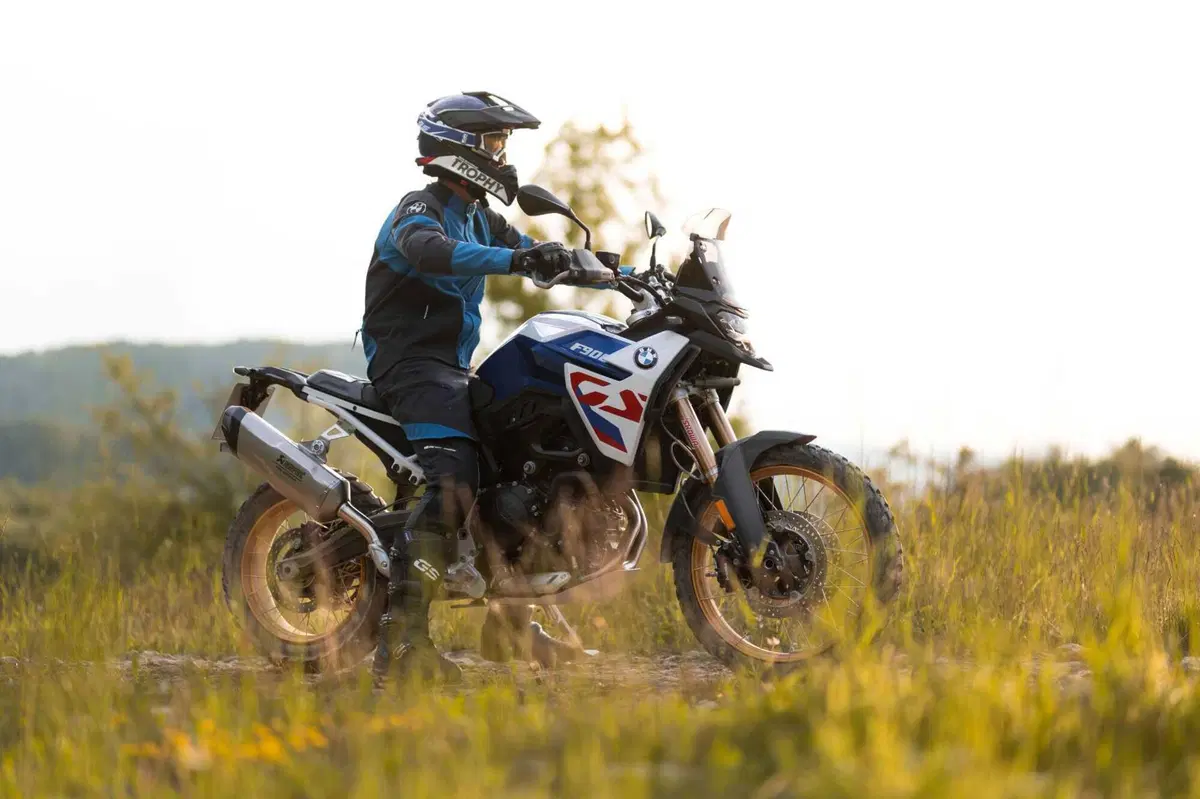 Le BMW 2026 cambiano vestito. Dalla R 1300 GS alla M 1000 XR: ecco tutte le nuove colorazioni [GALLERY] (49)