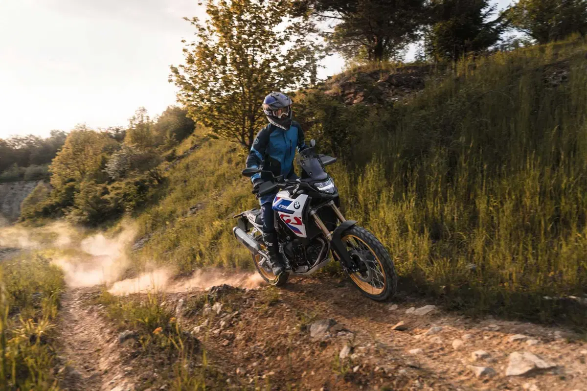 Le BMW 2026 cambiano vestito. Dalla R 1300 GS alla M 1000 XR: ecco tutte le nuove colorazioni [GALLERY] (48)