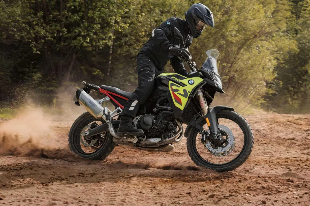 Le BMW 2026 cambiano vestito. Dalla R 1300 GS alla M 1000 XR: ecco tutte le nuove colorazioni [GALLERY] (44)