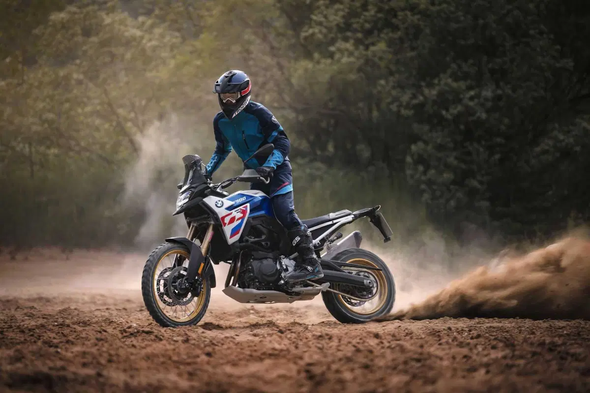 Le BMW 2026 cambiano vestito. Dalla R 1300 GS alla M 1000 XR: ecco tutte le nuove colorazioni [GALLERY] (41)
