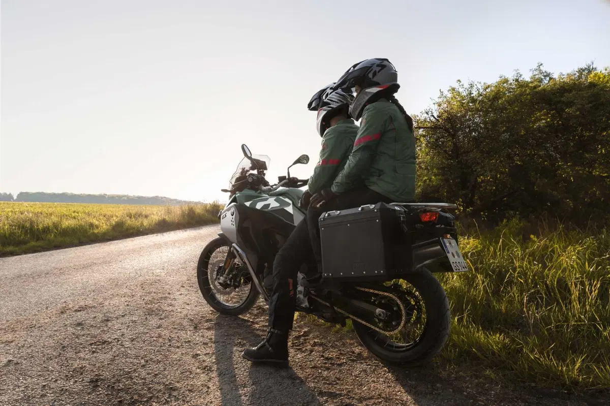 Le BMW 2026 cambiano vestito. Dalla R 1300 GS alla M 1000 XR: ecco tutte le nuove colorazioni [GALLERY] (38)
