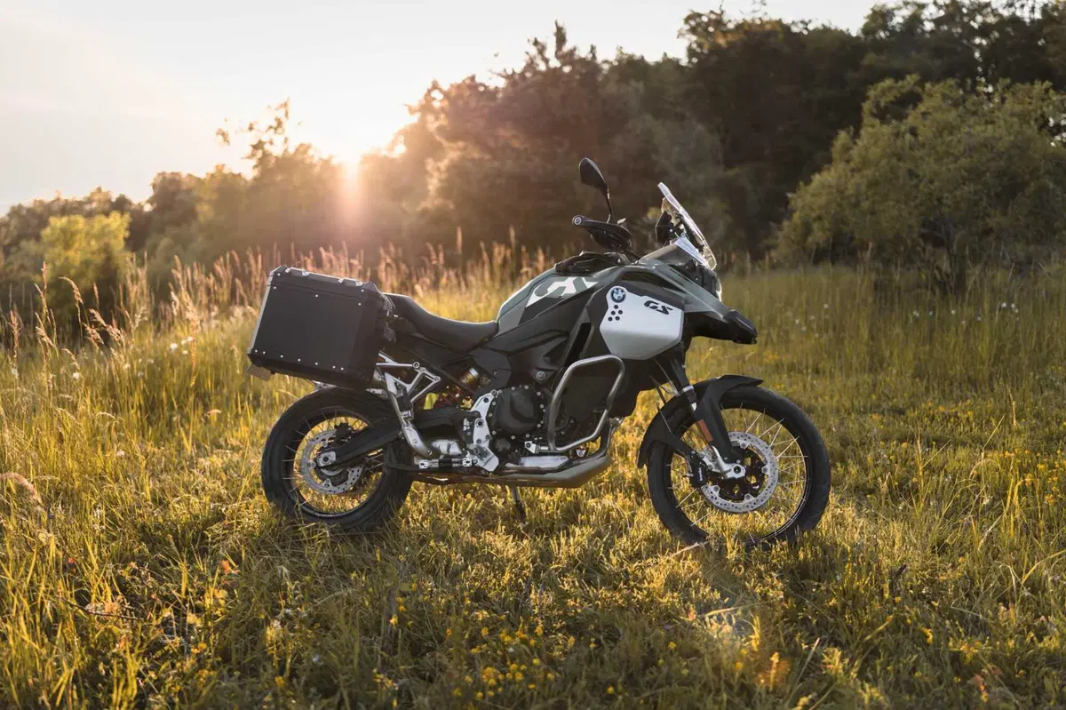 Le BMW 2026 cambiano vestito. Dalla R 1300 GS alla M 1000 XR: ecco tutte le nuove colorazioni [GALLERY] (37)