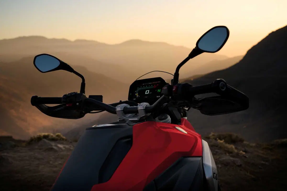 Le BMW 2026 cambiano vestito. Dalla R 1300 GS alla M 1000 XR: ecco tutte le nuove colorazioni [GALLERY] (11)