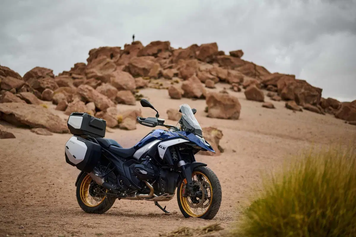 Le BMW 2026 cambiano vestito. Dalla R 1300 GS alla M 1000 XR: ecco tutte le nuove colorazioni [GALLERY] (5)