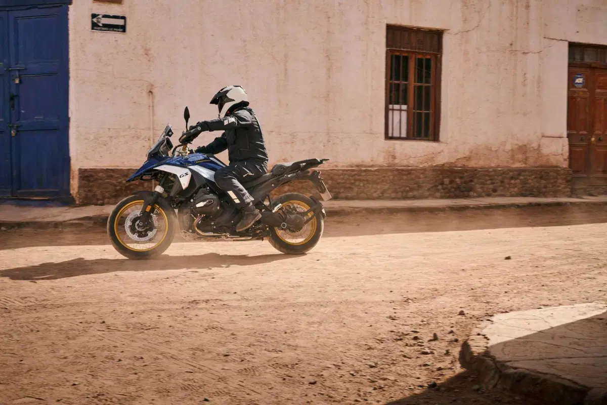 Le BMW 2026 cambiano vestito. Dalla R 1300 GS alla M 1000 XR: ecco tutte le nuove colorazioni [GALLERY] (3)
