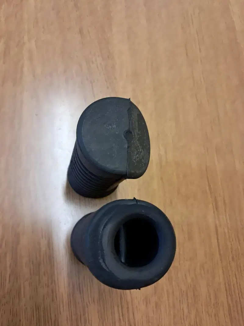 PEDANE IN GOMMA LE MANS 1000 1000 SP II SP III Moto Guzzi (2)