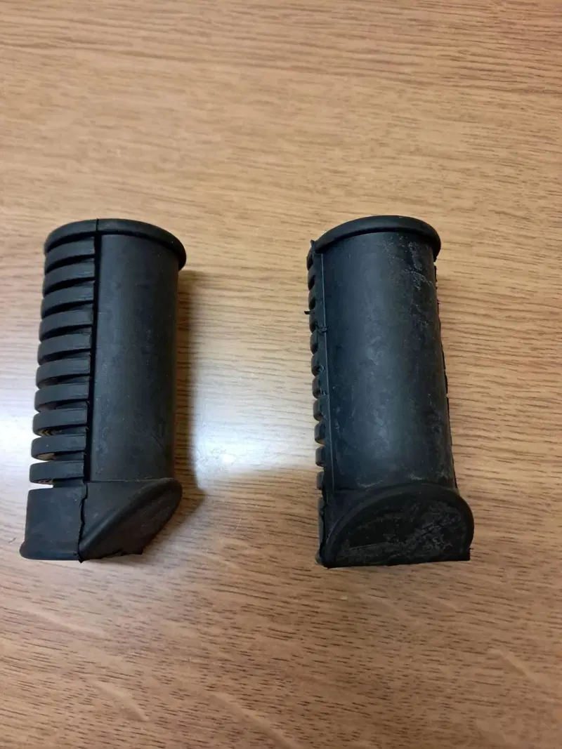 PEDANE IN GOMMA LE MANS 1000 1000 SP II SP III Moto Guzzi (3)