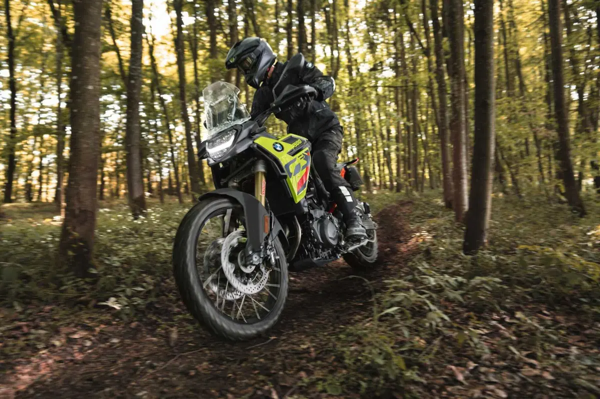 Le BMW 2026 cambiano vestito. Dalla R 1300 GS alla M 1000 X: ecco le foto delle nuove colorazioni [GALLERY] (5)