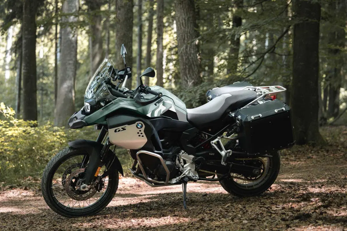 Le BMW 2026 cambiano vestito. Dalla R 1300 GS alla M 1000 X: ecco le foto delle nuove colorazioni [GALLERY] (8)