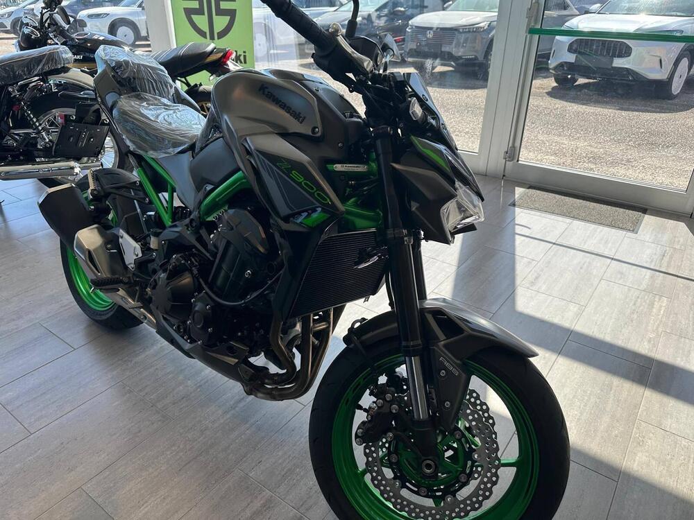 Kawasaki Z 900 (2021 - 24) (2)