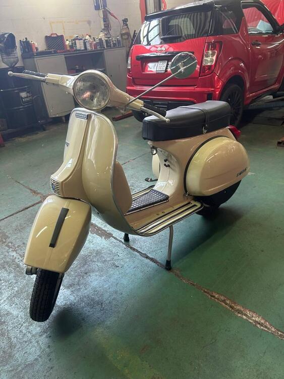 Piaggio Vespa PX 150 (3)