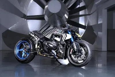 Una BMW R 1300 R con il NOS? S&igrave;, &egrave; la "Titan": l'ultima creazione da drag race [GALLERY]
