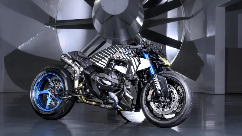Una BMW R 1300 R con il NOS? S&igrave;, &egrave; la "Titan": l'ultima creazione da drag race [GALLERY]