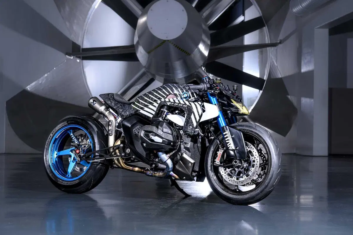Una BMW R 1300 R con il NOS? Sì, è la 'Titan': l'ultima creazione da drag race [GALLERY] (10)