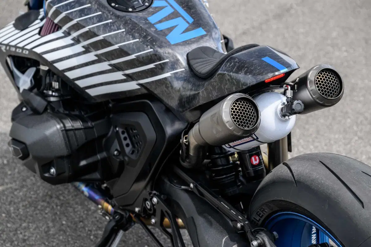 Una BMW R 1300 R con il NOS? Sì, è la 'Titan': l'ultima creazione da drag race [GALLERY] (14)