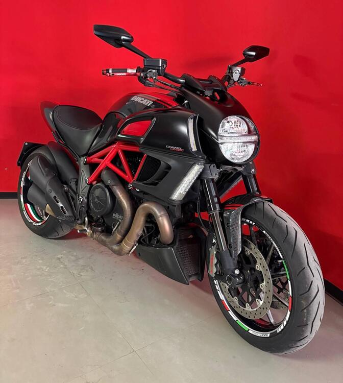 Ducati Diavel 1200 Carbon (2010 - 13) (2)
